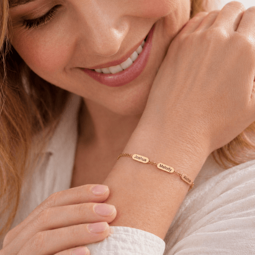 Mom Waring a Bracelet With Kids Name in Gold Mom Waring a Bracelet With Kids Name in Gold